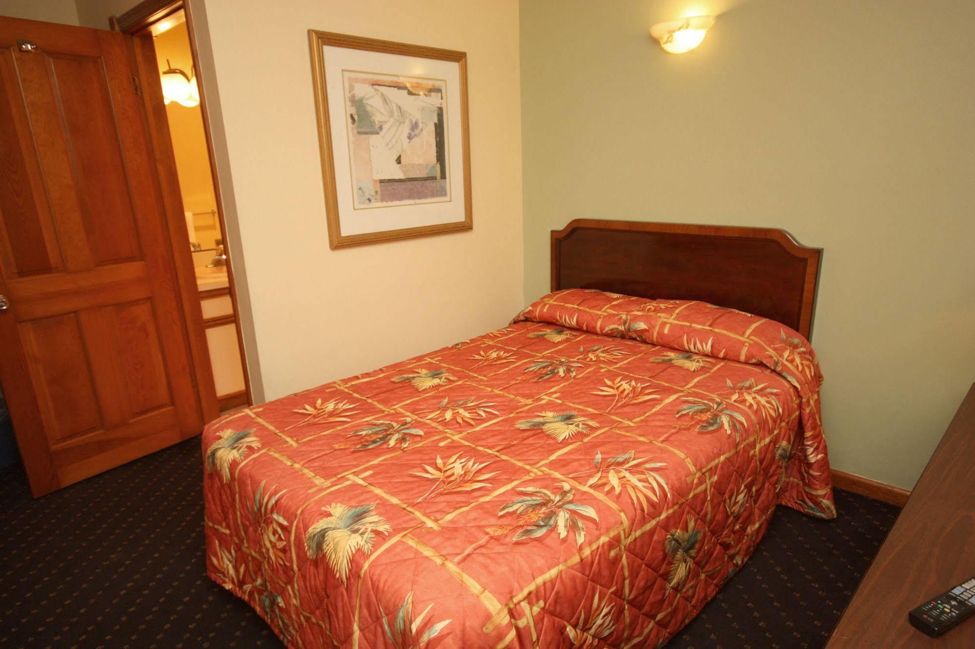 Calypso Boutique Hotel Wildwood Exterior photo